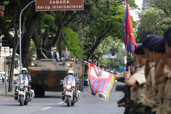 Governador em exercício acompanha desfile de 7 de Setembro