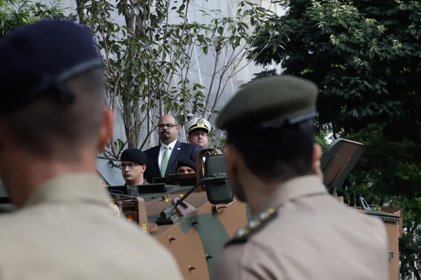 Governador em exercício acompanha desfile de 7 de Setembro