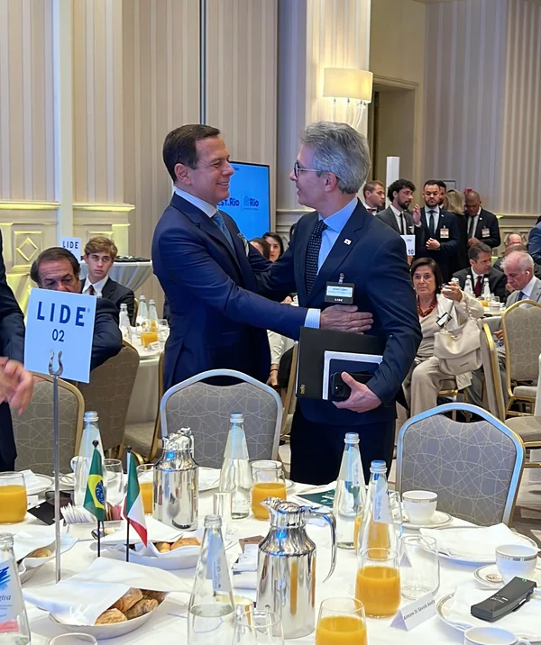 Governo de Minas busca investimentos e parcerias comerciais em evento na Itália