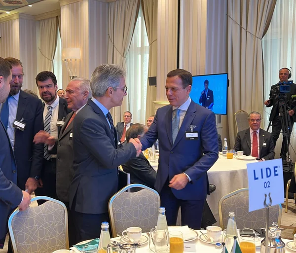 Governo de Minas busca investimentos e parcerias comerciais em evento na Itália