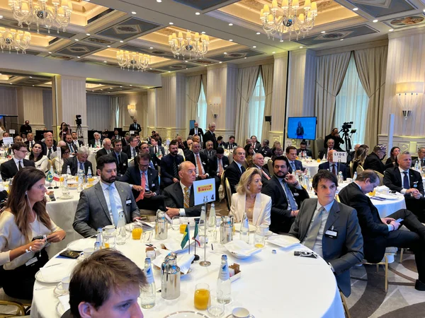 Governo de Minas busca investimentos e parcerias comerciais em evento na Itália