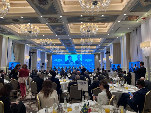Governo de Minas busca investimentos e parcerias comerciais em evento na Itália