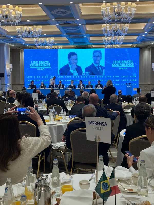 Governo de Minas busca investimentos e parcerias comerciais em evento na Itália