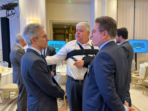 Governo de Minas busca investimentos e parcerias comerciais em evento na Itália