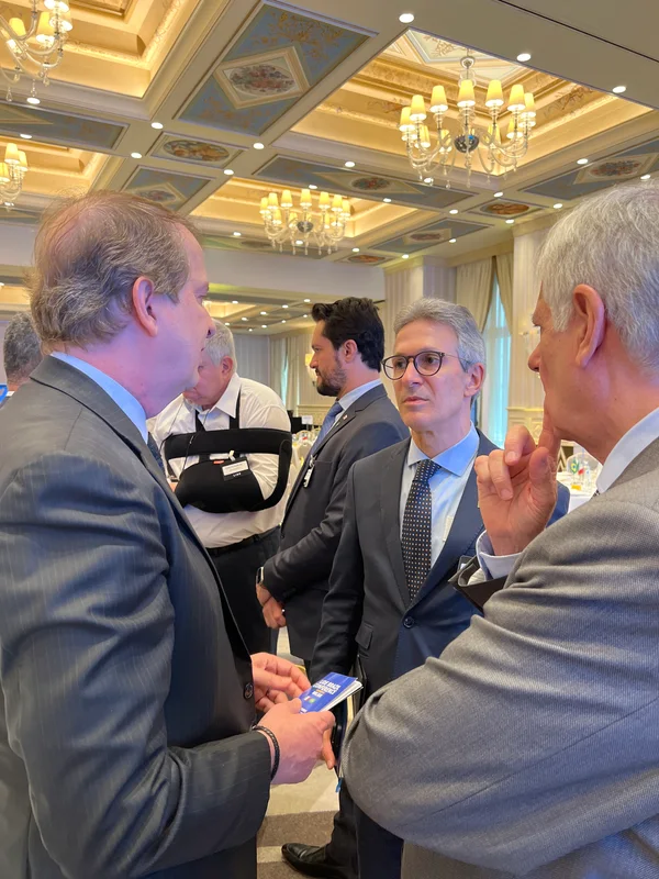 Governo de Minas busca investimentos e parcerias comerciais em evento na Itália