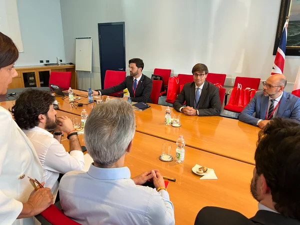 Reunião com representantes da empresa Agusta Leonardo