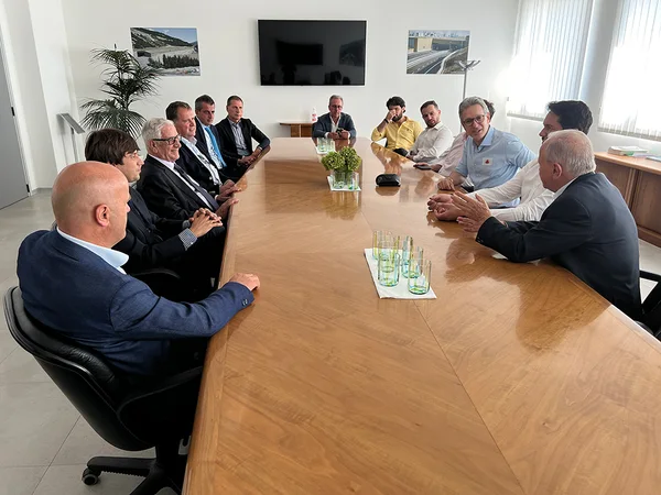Governador e comitiva vistoriam rodovia italiana que inspirou o projeto do Rodoanel Metropolitano de BH