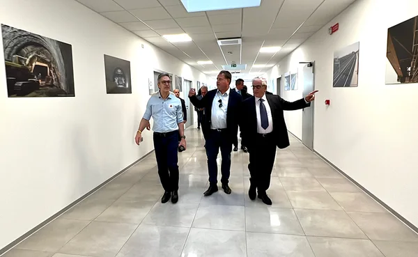 Governador e comitiva vistoriam rodovia italiana que inspirou o projeto do Rodoanel Metropolitano de BH