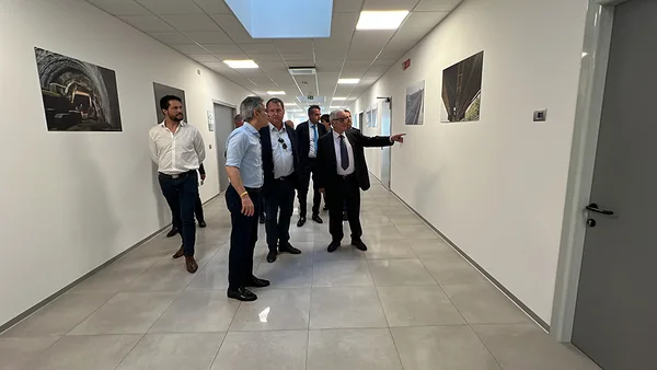 Governador e comitiva vistoriam rodovia italiana que inspirou o projeto do Rodoanel Metropolitano de BH