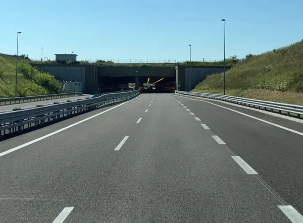 Governador e comitiva vistoriam rodovia italiana que inspirou o projeto do Rodoanel Metropolitano de BH