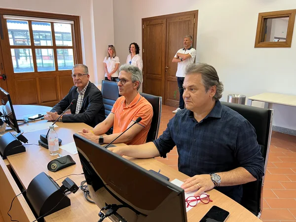 Governador e comitiva se reúnem com executivos do Grupo Stellantis, na Itália