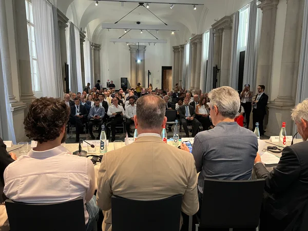 Governador apresenta potenciais de Minas Gerais a empresários e autoridades em Milão