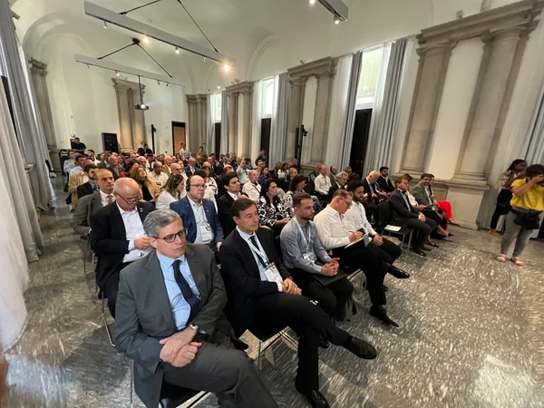 Governador apresenta potenciais de Minas Gerais a empresários e autoridades em Milão