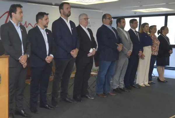 Governo de Minas assina contrato de concessão do lote Varginha-Furnas e anuncia sinal 4G para mais de mil quilômetros de rodovias