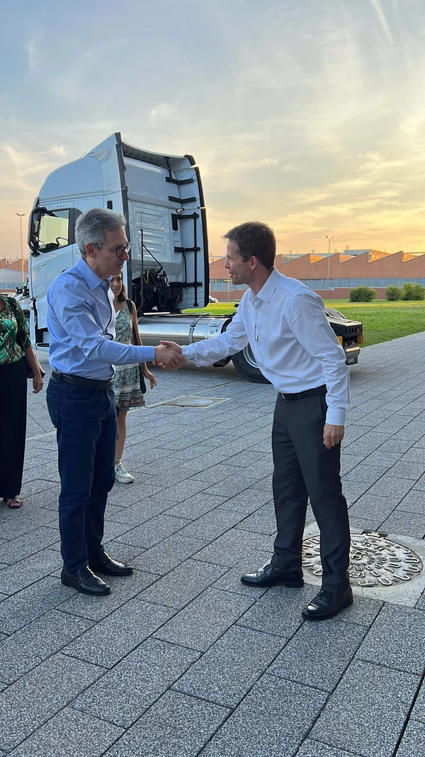 Estado firma acordo na Itália para atração de investimentos para a indústria automotiva