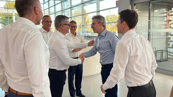 Estado firma acordo na Itália para atração de investimentos para a indústria automotiva