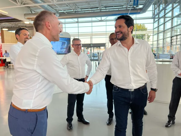 Estado firma acordo na Itália para atração de investimentos para a indústria automotiva