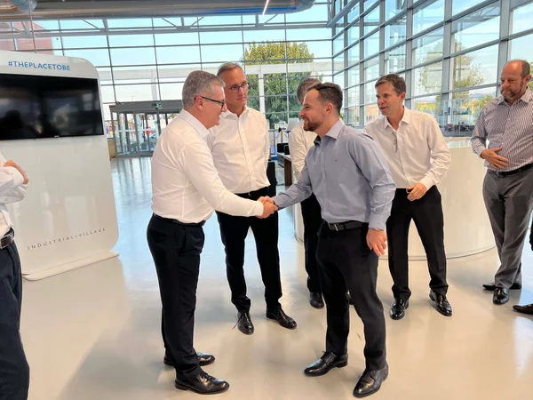 Estado firma acordo na Itália para atração de investimentos para a indústria automotiva