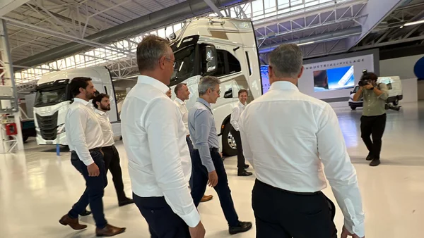 Estado firma acordo na Itália para atração de investimentos para a indústria automotiva
