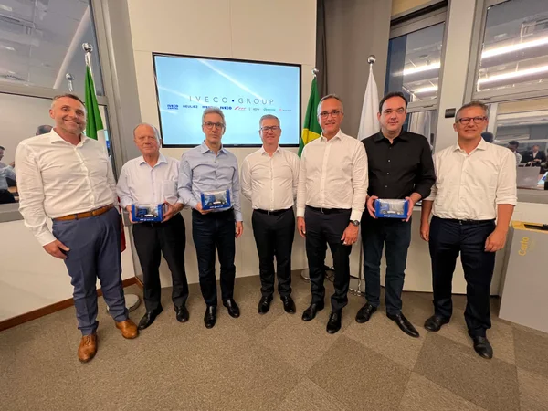 Estado firma acordo na Itália para atração de investimentos para a indústria automotiva