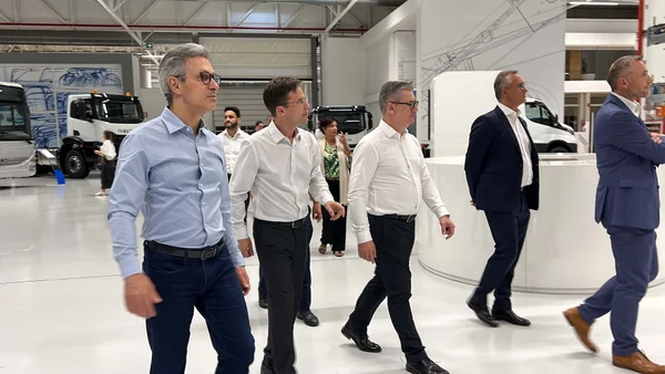 Estado firma acordo na Itália para atração de investimentos para a indústria automotiva