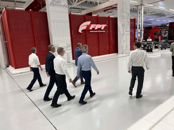 Estado firma acordo na Itália para atração de investimentos para a indústria automotiva
