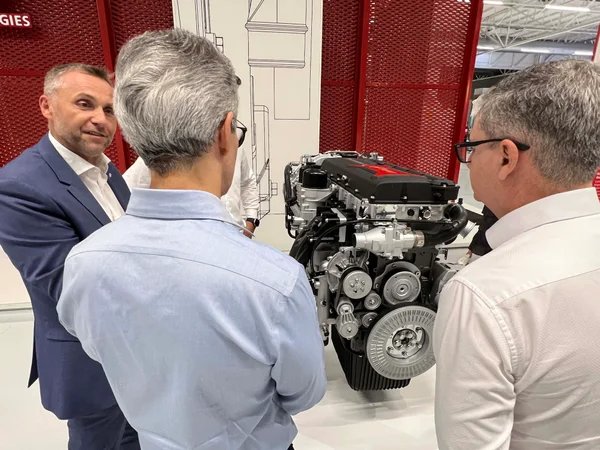 Estado firma acordo na Itália para atração de investimentos para a indústria automotiva