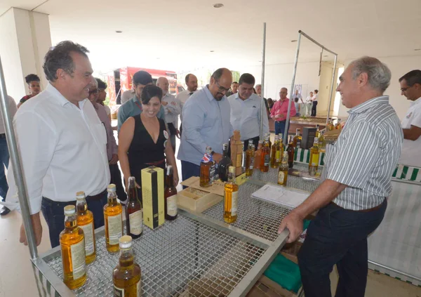 Governador em exercício destaca importância da cadeia produtiva da cachaça e da agricultura familiar em feira na Cidade Administrativa