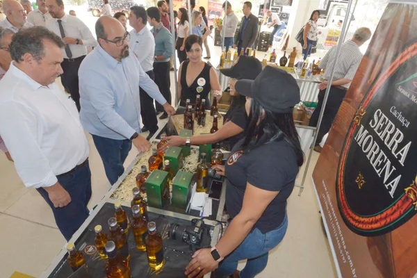 Governador em exercício destaca importância da cadeia produtiva da cachaça e da agricultura familiar em feira na Cidade Administrativa