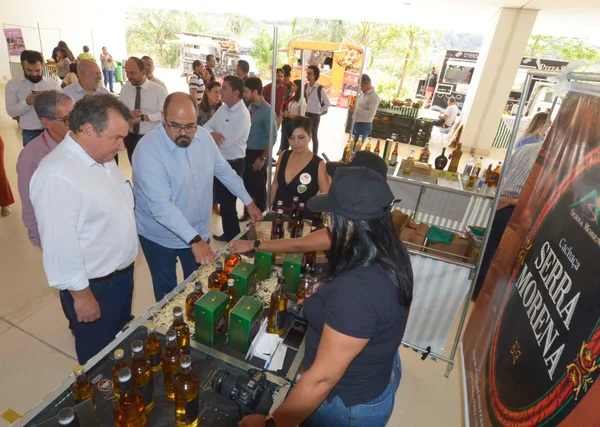 Governador em exercício destaca importância da cadeia produtiva da cachaça e da agricultura familiar em feira na Cidade Administrativa