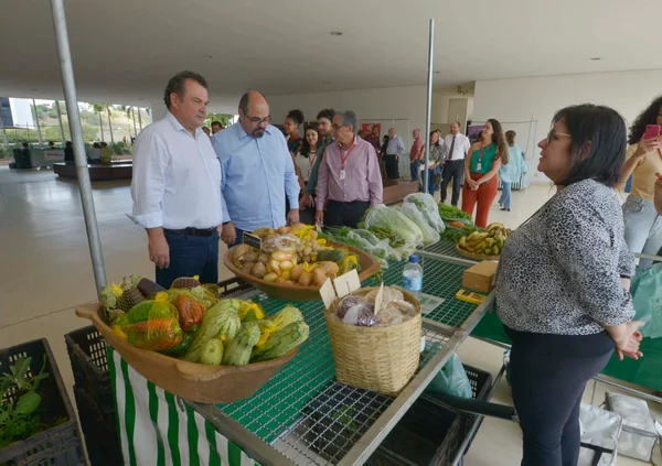 Governador em exercício destaca importância da cadeia produtiva da cachaça e da agricultura familiar em feira na Cidade Administrativa