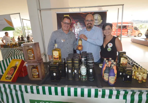 Governador em exercício destaca importância da cadeia produtiva da cachaça e da agricultura familiar em feira na Cidade Administrativa