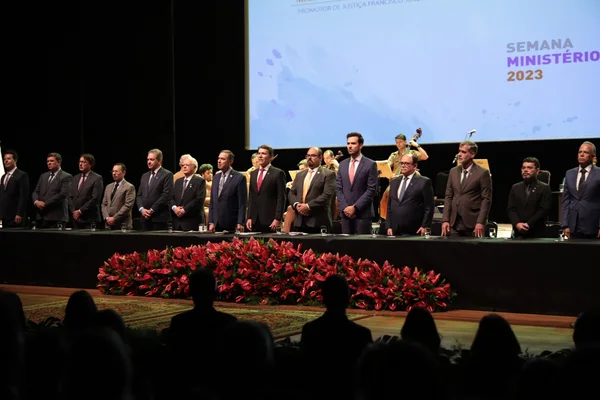Governador em exercício participa da cerimônia de entrega da Medalha do Mérito do Ministério Público