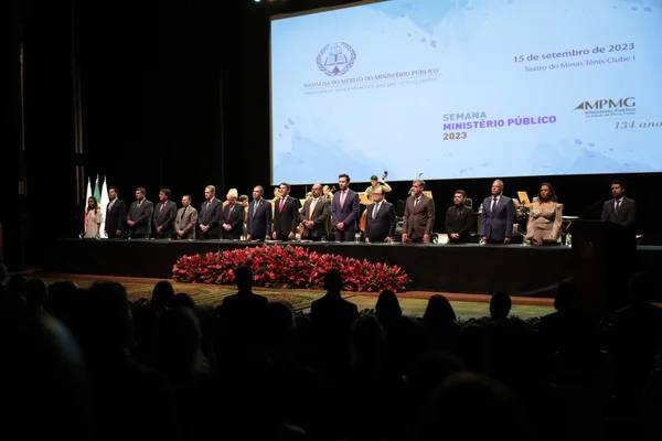 Governador em exercício participa da cerimônia de entrega da Medalha do Mérito do Ministério Público