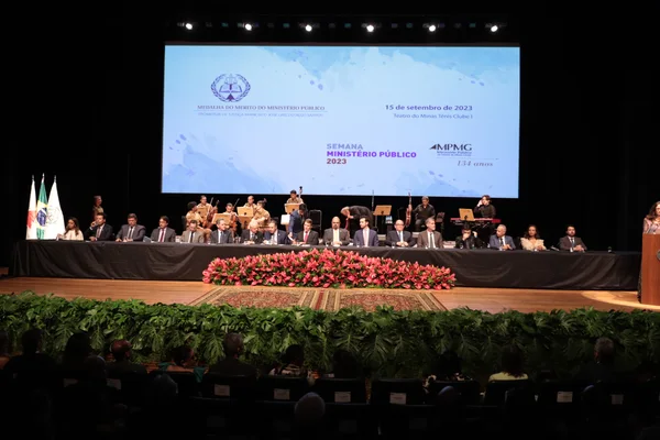 Governador em exercício participa da cerimônia de entrega da Medalha do Mérito do Ministério Público
