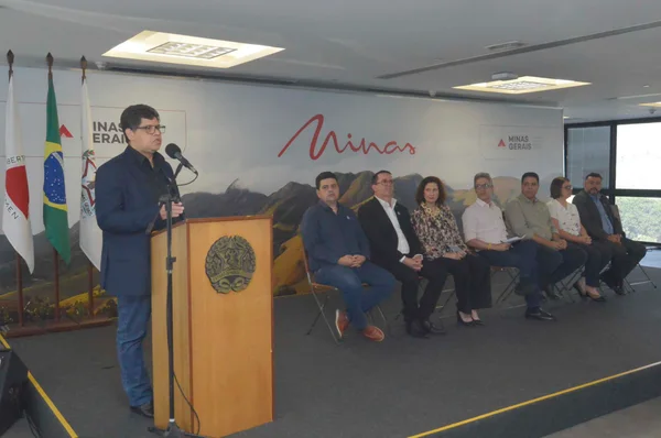 Governo de Minas vai distribuir gratuitamente 1,3 milhão de litros de leite para mais de 14 mil famílias do Norte e Nordeste do estado