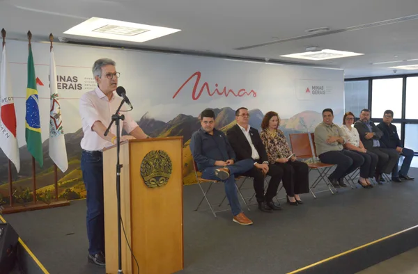 Governo de Minas vai distribuir gratuitamente 1,3 milhão de litros de leite para mais de 14 mil famílias do Norte e Nordeste do estado