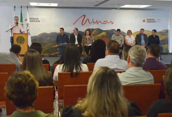 Governo de Minas vai distribuir gratuitamente 1,3 milhão de litros de leite para mais de 14 mil famílias do Norte e Nordeste do estado