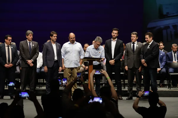 Governo de Minas assina Termo Aditivo que dá autonomia às prefeituras para gestão de recursos da Saúde nos municípios