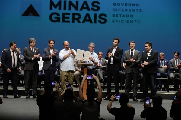 Governo de Minas assina Termo Aditivo que dá autonomia às prefeituras para gestão de recursos da Saúde nos municípios
