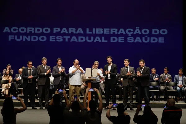 Governo de Minas assina Termo Aditivo que dá autonomia às prefeituras para gestão de recursos da Saúde nos municípios
