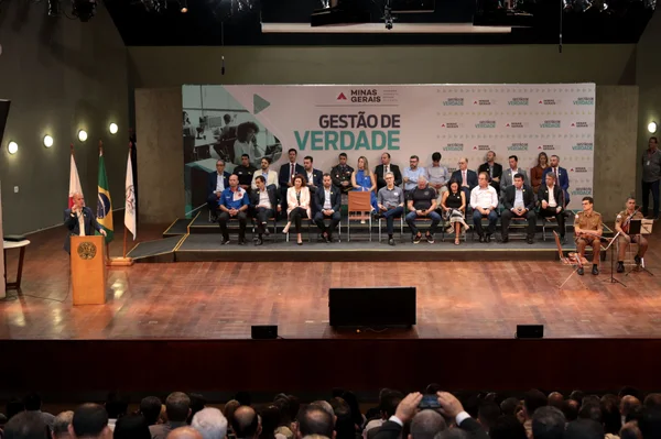 Governador formaliza posse de 188 gestores regionais selecionados pelo Programa Transforma Minas