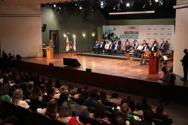 Governador formaliza posse de 188 gestores regionais selecionados pelo Programa Transforma Minas