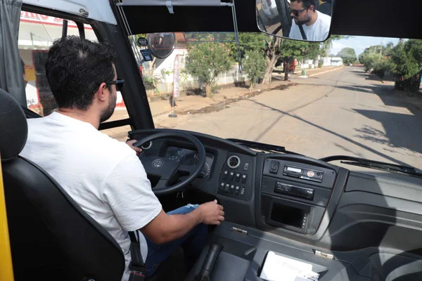 Governador vistoria entregas para a educação na região Central do estado