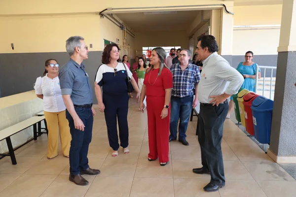Governador vistoria entregas para a educação na região Central do estado