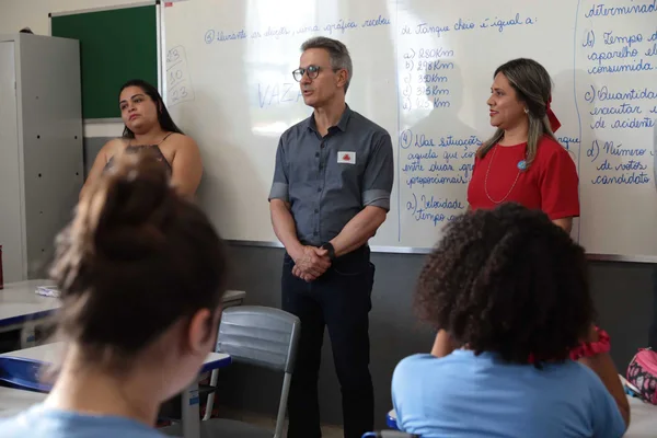Governador vistoria entregas para a educação na região Central do estado