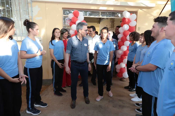 Governador vistoria entregas para a educação na região Central do estado
