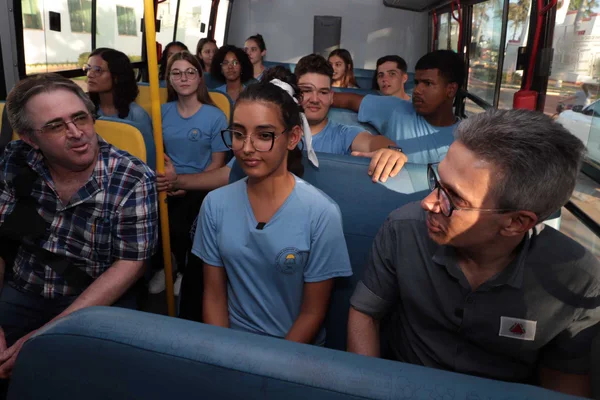 Governador vistoria entregas para a educação na região Central do estado