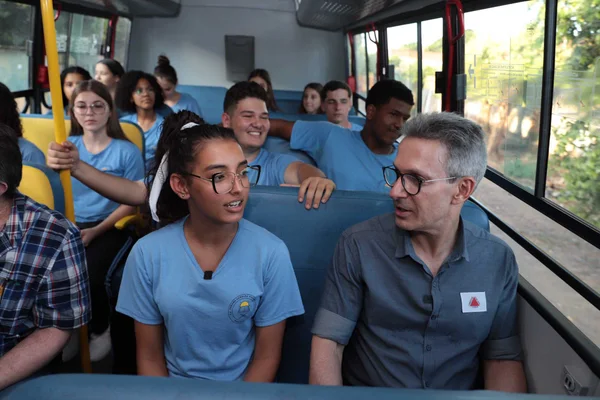 Governador vistoria entregas para a educação na região Central do estado