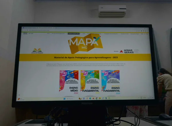 Governador vistoria entregas para a educação na região Central do estado